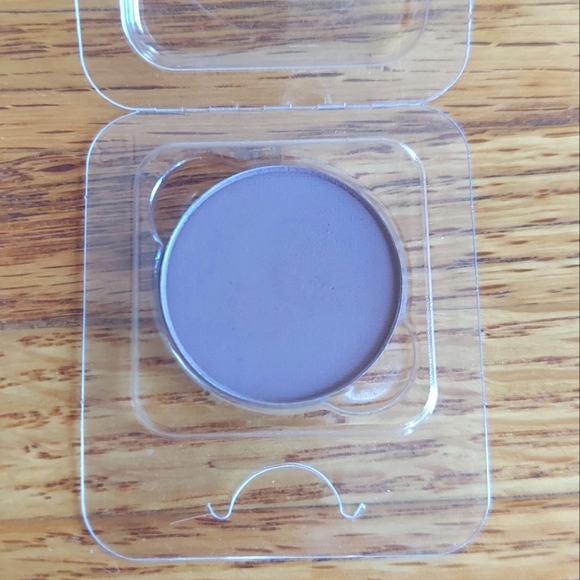Colourpop Eyeshadow refill in Chic Happens - Picture 2 of 4